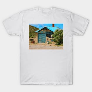 Charming adobe house in Taos, New Mexico captured in watercolor style T-Shirt